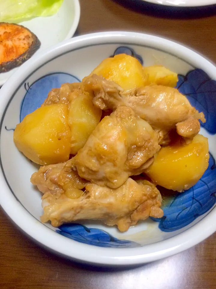 じゃがいもと手羽元の煮物🐔|あーさん