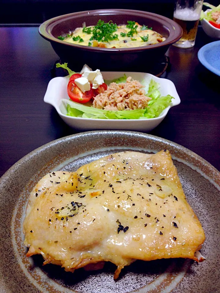 Snapdishの料理写真:チキンステーキ♡ サラダ♡ ナスとかぼちゃのミートチーズ焼き♡|yumikoさん