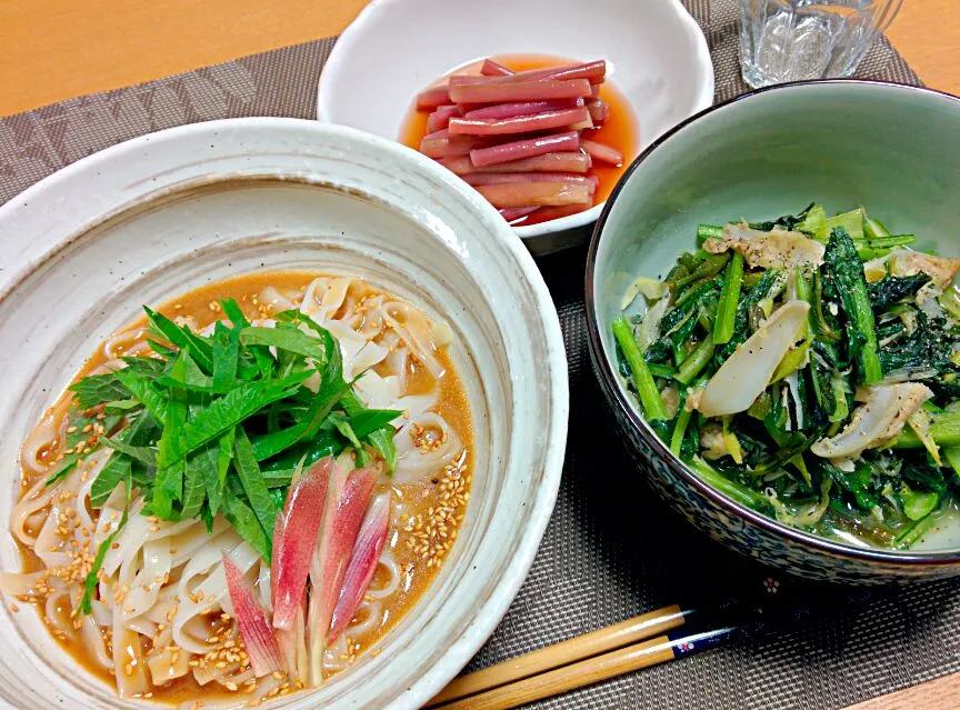 Snapdishの料理写真:ゴマだれきしめん、ヤゲン軟骨と青菜の香味炒め、里芋の茎・煎り酒浸し|ねむねこさん