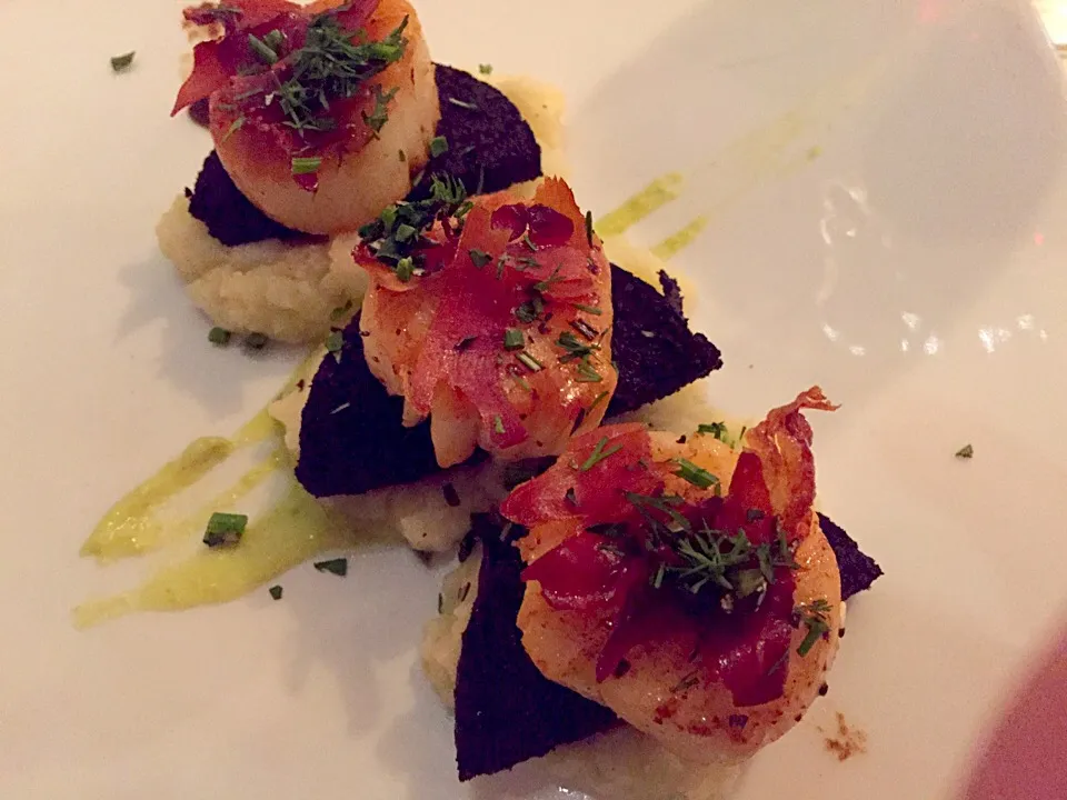 Scallop with blood sausage and parsnip purée|woodfiredさん