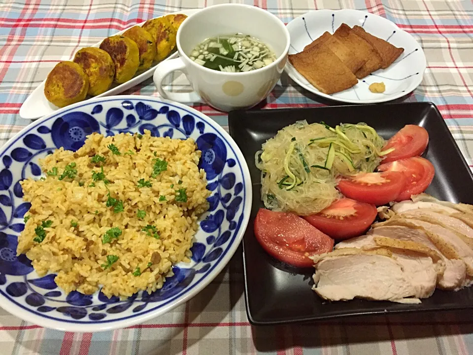 レトルトのキーマカレーで簡単炒飯・カボチャ団子・長天の網焼き・グリルチキンと春雨中華サラダ・エノキ水菜のスープ|まーままさん