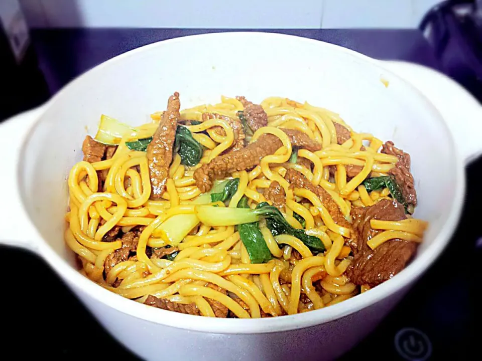 Spicy juicy beef shaghai noodles with bok choi|Yummy Mummyさん