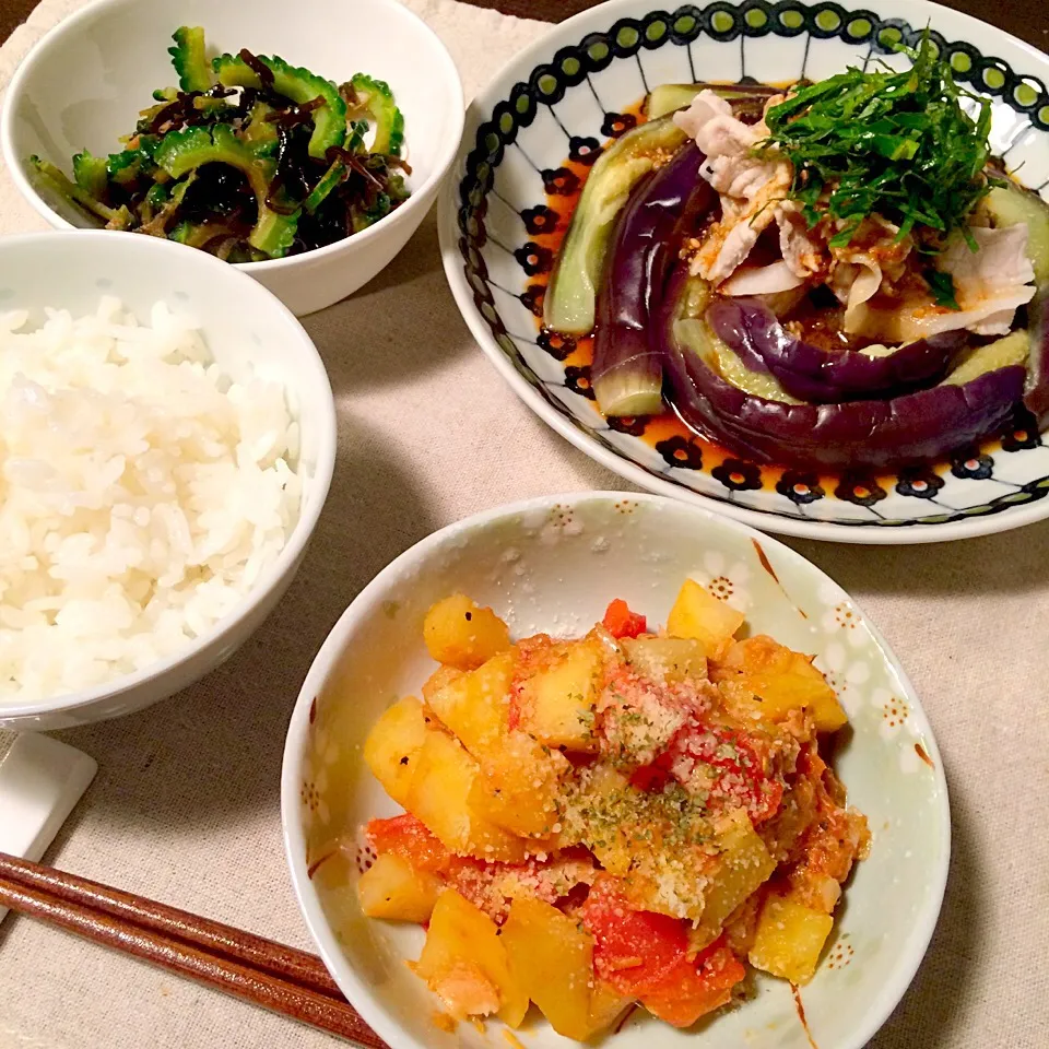 昨日の晩御飯（ピリ辛冷しゃぶ/ポテトとトマトのツナ炒め/ゴーヤの塩昆布和え）|ゆきてぃさん