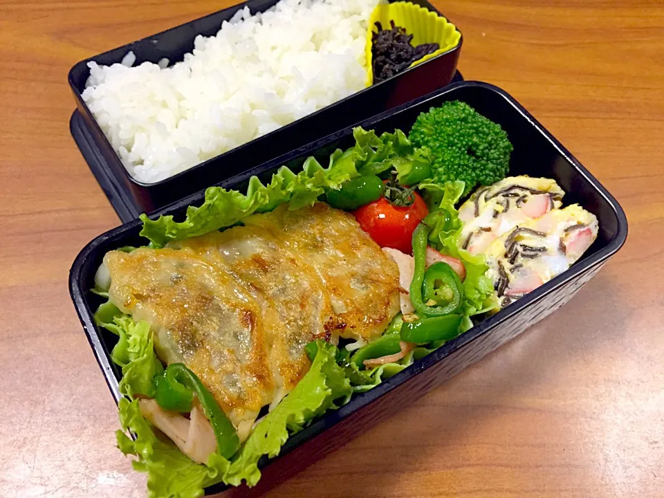 青ジソ焼き餃子、ピーマンハムの炒め物、クラゲとカニカマの中華風卵焼き|jackybeanさん