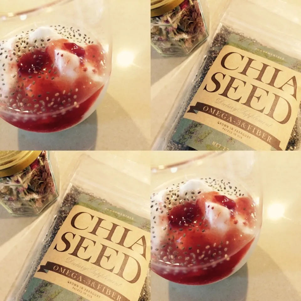 chia seed & strawberry sauce yogurt 🐹🍓🍰|chiakiさん