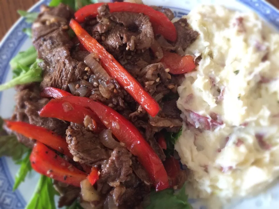 Steak & peppers with garlic & rosemary potatoes :P|aprilさん