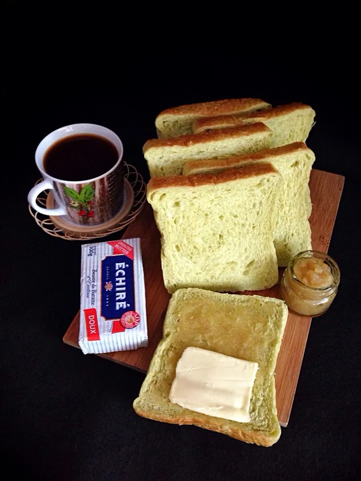 Homemade pandan bread with butter and kaya(coconut jam)|coxiella24さん