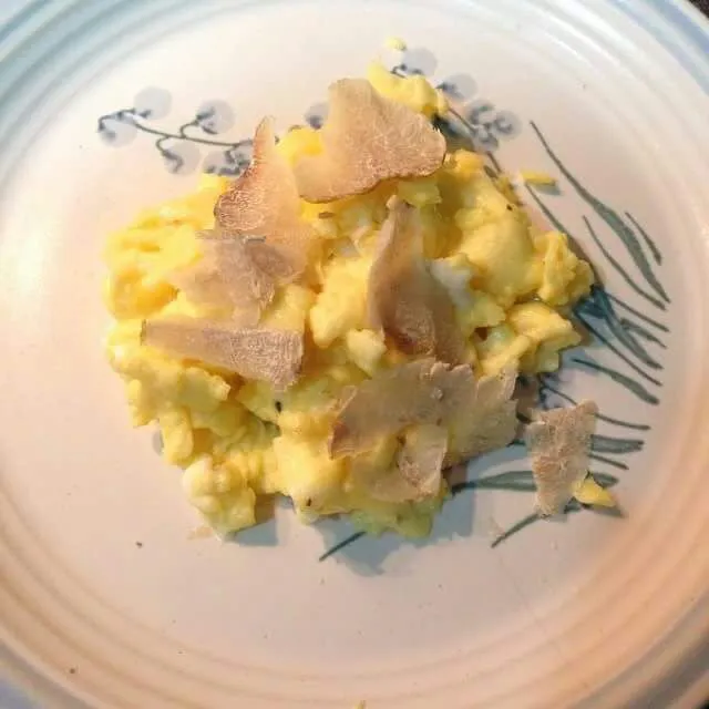 white truffle scrambled eggs|CHUENCHAIさん