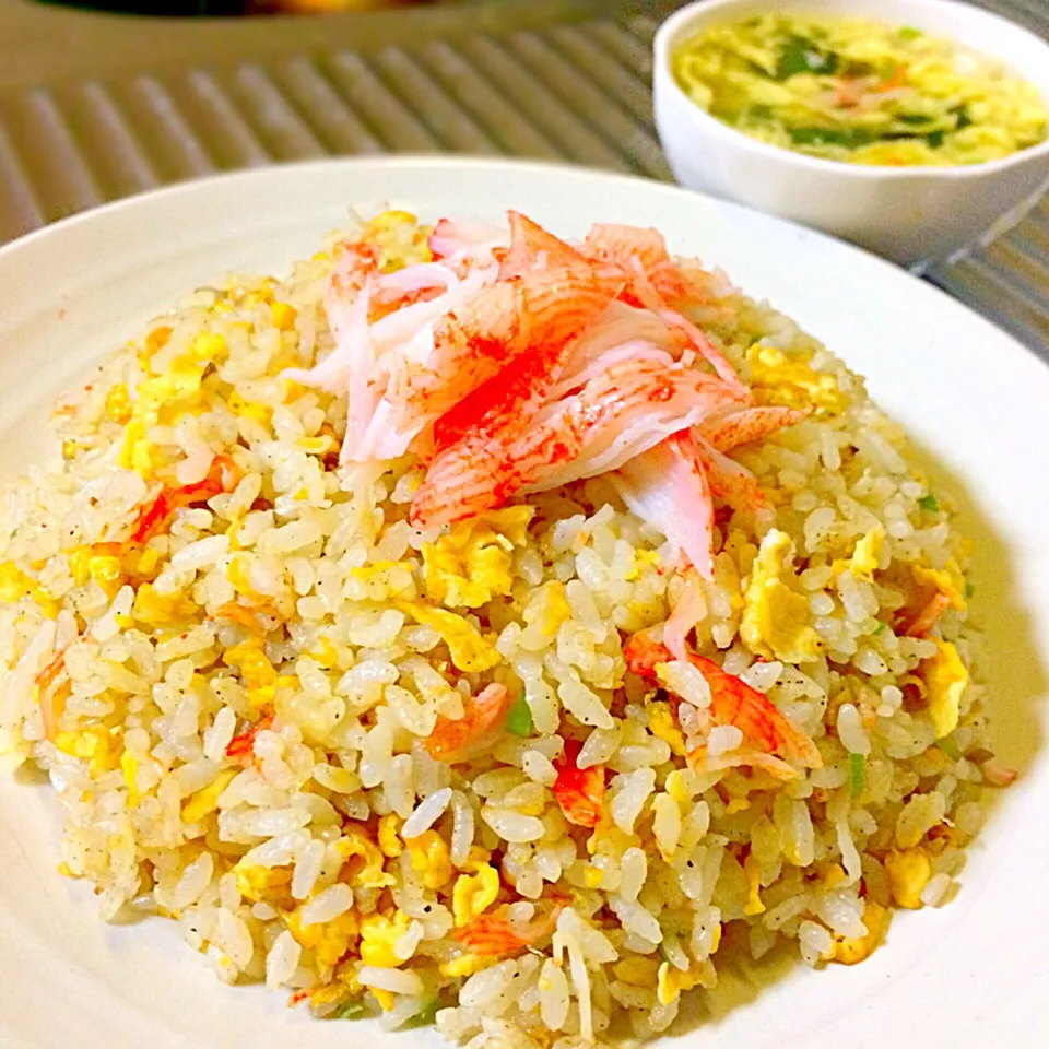 カニ⁉︎チャーハン 蟹缶＋かにカマ使用  卵スープ Crab fried rice & Egg soup|ガク魁‼︎男飯さん