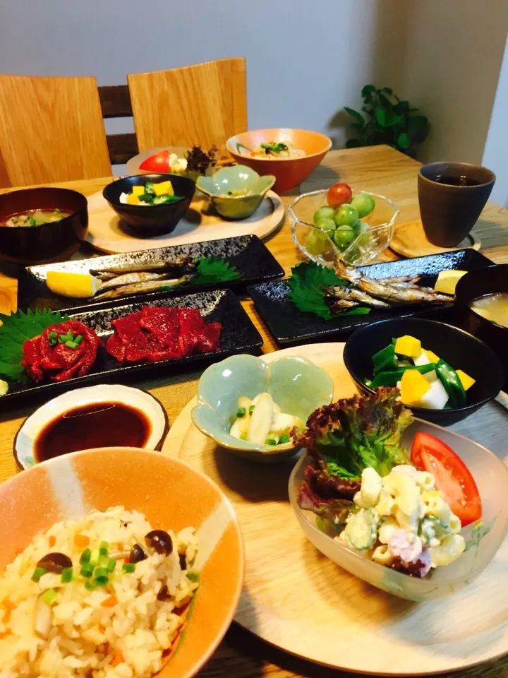 Snapdishの料理写真:夕飯(*^_^*)
メインディッシュは、熊本土産の馬刺し|Kaoさん