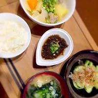 ♯塩肉じゃが
♯もずく
♯キュウリのお漬物
♯ワカメと豆腐の味噌汁
♯ごはん|ゆかさん