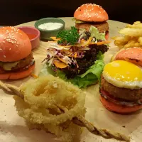 Snapdishの料理写真:Three Demon Burger with salad|leo_chefさん