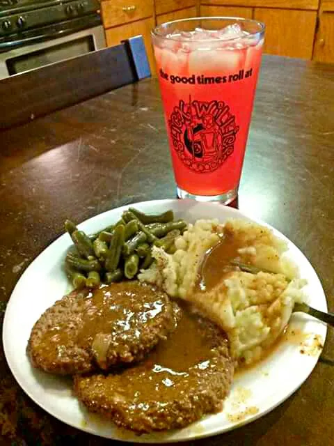 Saulsberry Steak W/ Homemade  Mash Potatoes And Gravy W/ Fresh Cut String Beans...W/A Glass Of Strawberry  Kool-Aid|Sheila Harrisさん