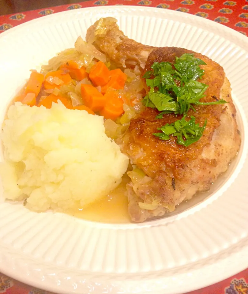 Braised Chicken Leg with leek, carrot and mashed potatoes|Sarah Mahoneyさん