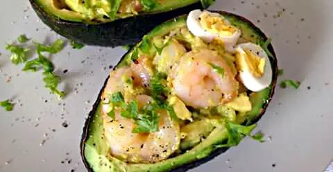 Garlic Butter Shrimp And Egg Stuffed Avacado|Sheila Harrisさん