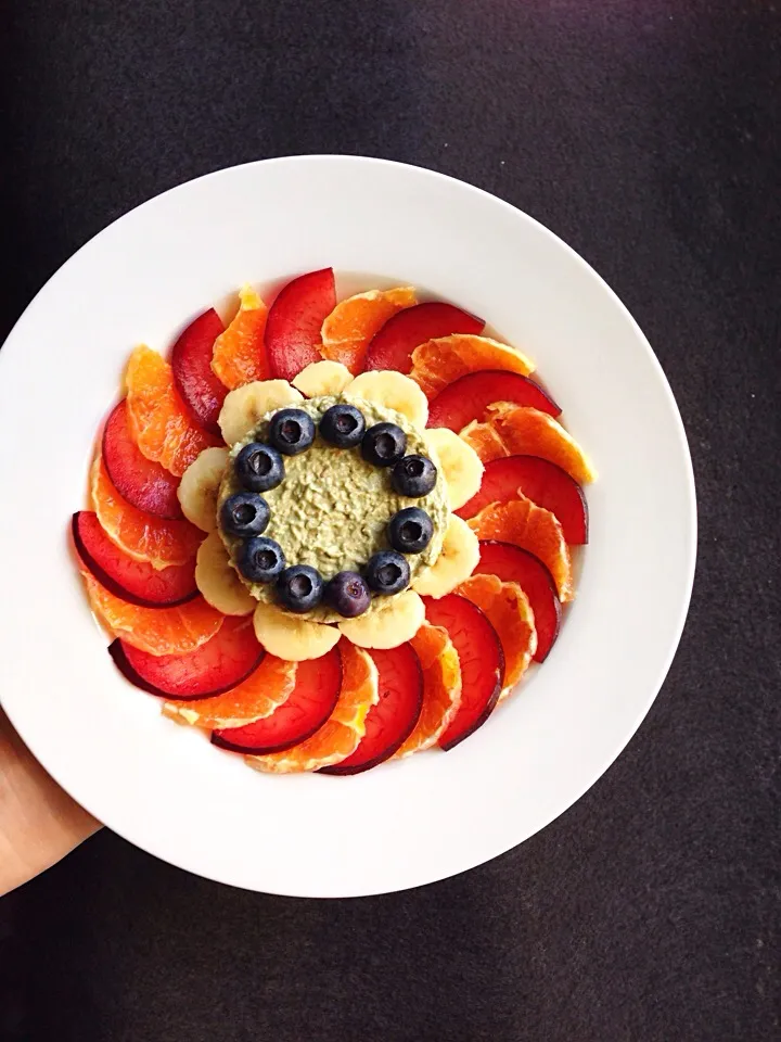 Matcha yogurt overnight oats with pluots, oranges, banana & blueberries|coxiella24さん