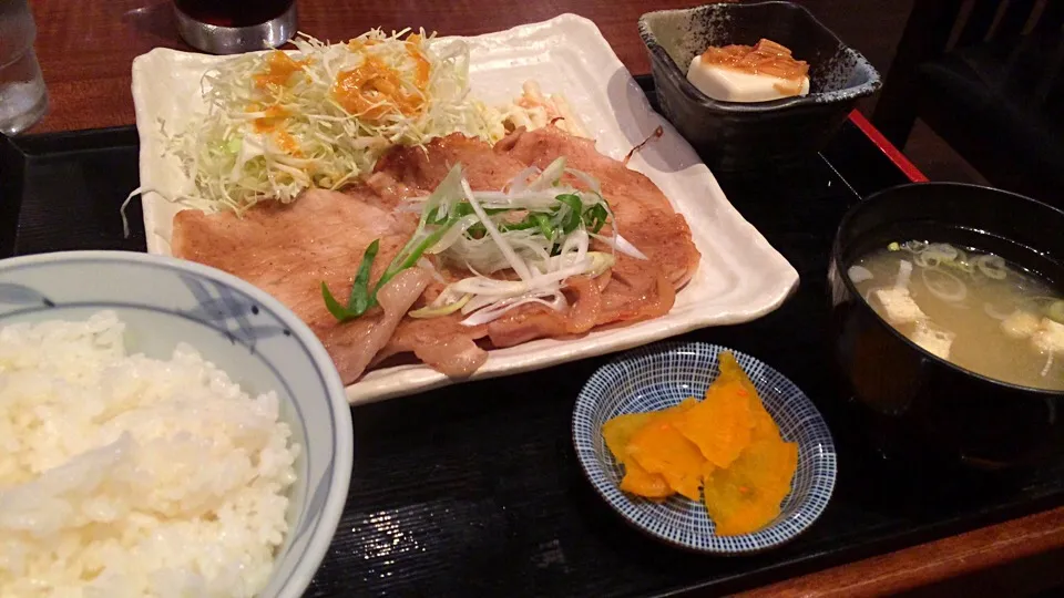 Snapdishの料理写真:【日替ランチ】豚ロースもろみ醤油焼き定食を頂きました。|momongatomoさん