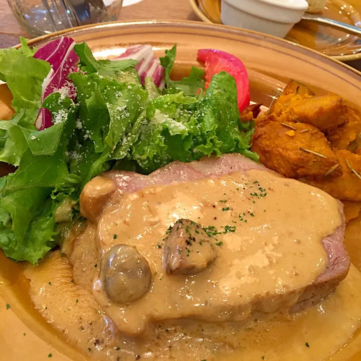 Snapdishの料理写真:シティベーカリー 豚肩ロースのロースト|はるたさん