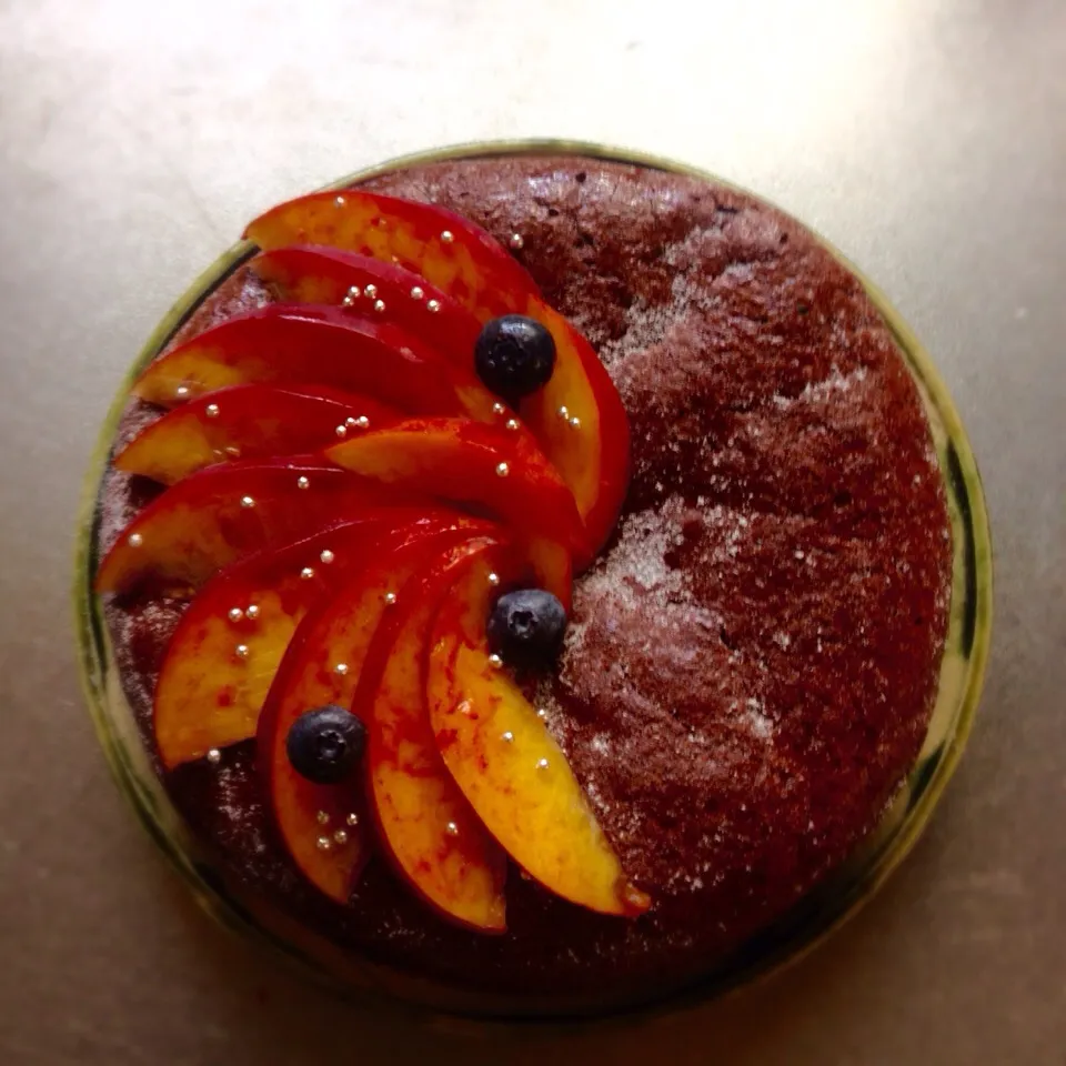 Snapdishの料理写真:Chocolate cake🎂  nectarine deco. 卵とチョコだけで超簡単！|kctreeさん