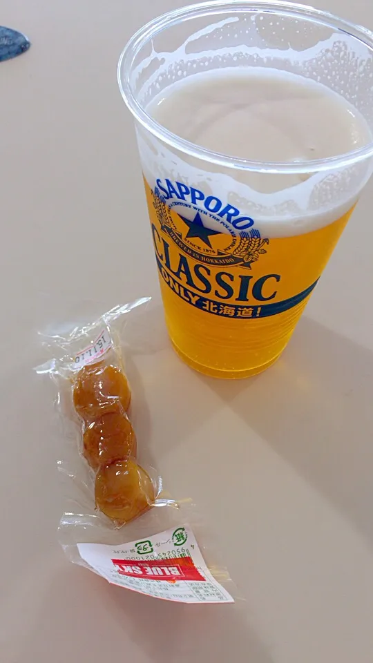 Snapdishの料理写真:女満別空港✈️
やっぱサッポロクラシック生は格別🍺|Minor.SSKさん