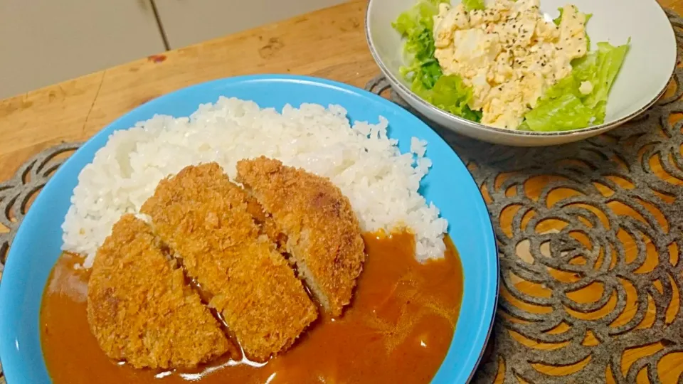 手抜きカレー（惣菜コロッケのせ）
マカロニサラダ|りいさん