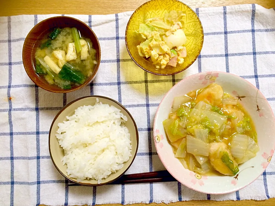 鶏胸肉と白菜の中華煮、キャベツと卵のマヨサラダ、小松菜大根お揚げの味噌汁|sayuさん