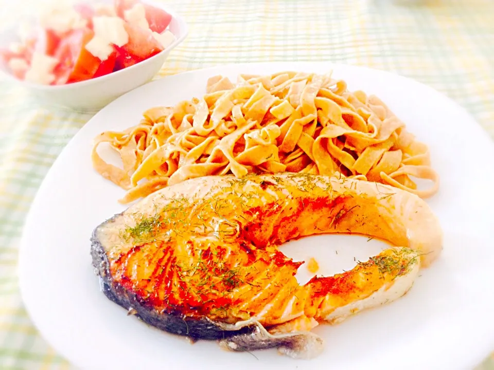 Salmon with homemade whole wheat pasta and home grown tomato and fetaki cheese salad :)|Nina Maurovičさん