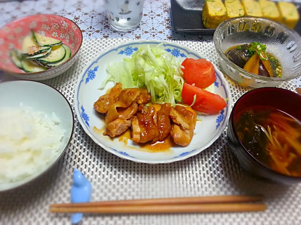 鶏の照り焼き・なすの煮浸し・ズッキーニのマヨ和え・ネギ入りだし巻き・お味噌汁|なべちゃんさん