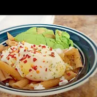 Snapdishの料理写真:#sautéed #pasta with poached #egg and avocado. #healthy #lunch|Malis Vannaさん