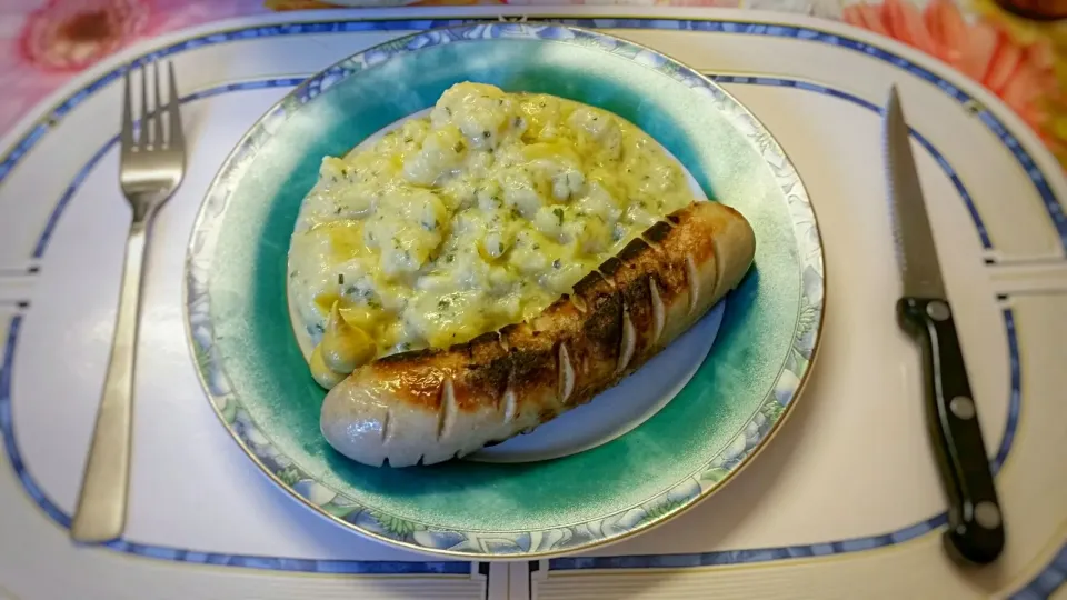 Snapdishの料理写真:A Swiss classic dish 
Selfmade potatoe salad with Swiss Kalbsbratwurst
#potatoes
#Kalbsbratwurst|Najeskaさん