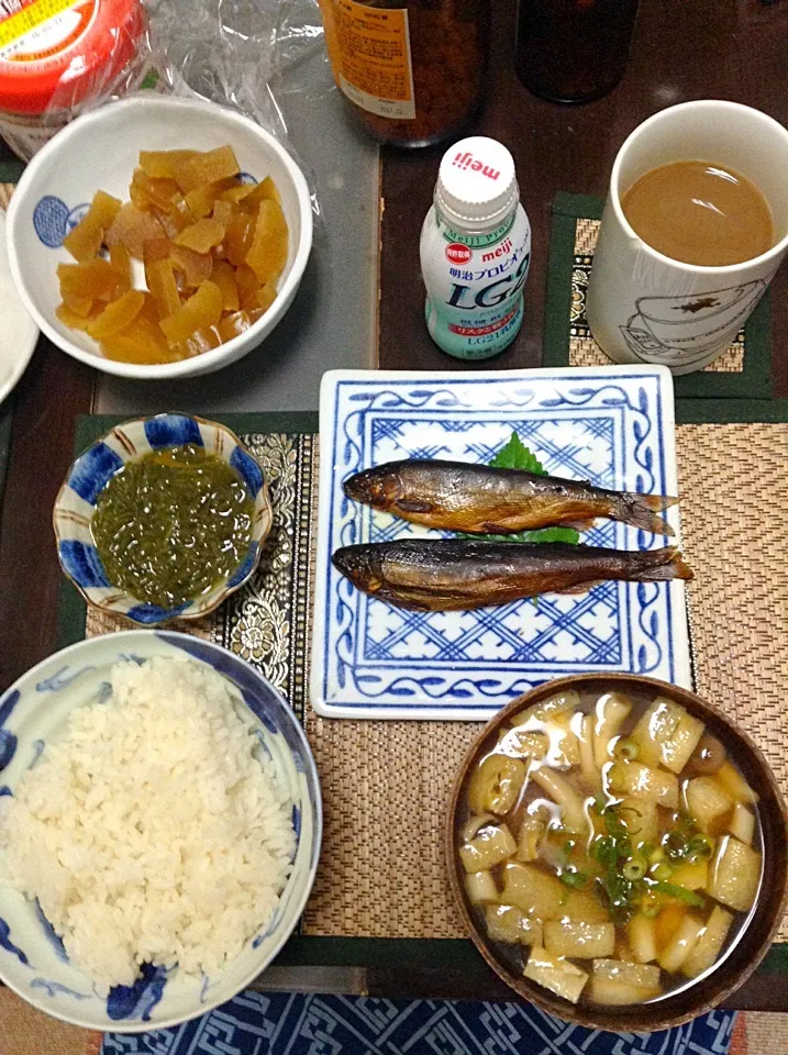 Snapdishの料理写真:鮎＆めかぶ＆しめじの味噌汁|まぐろさん