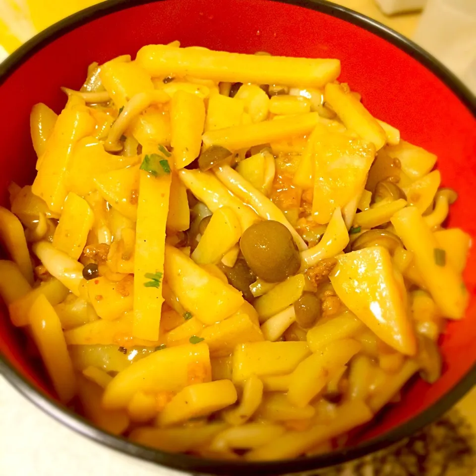 芋としめじの麻婆丼|ぽてとさん