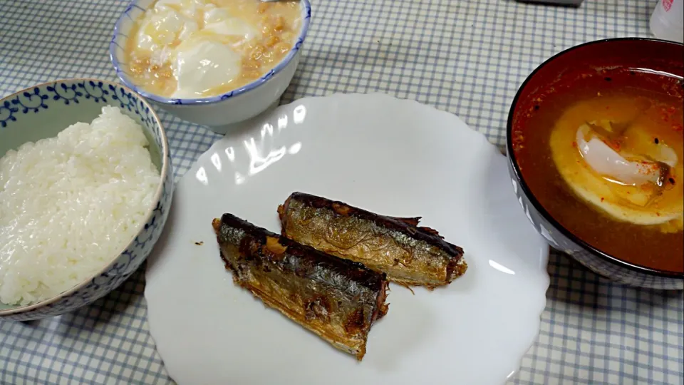 さんまの塩焼きで朝ごはん
味噌汁＆シリアルヨーグルト|sakumaさん