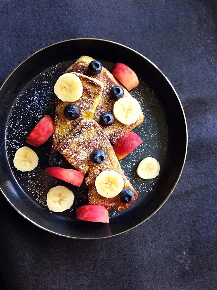 Pandan French toast with fresh fruits|coxiella24さん