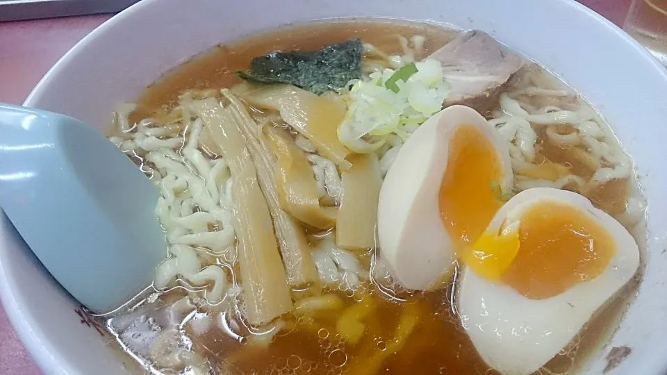 Snapdishの料理写真:中華 若月の自家製！手打ちラーメン+味たまご ＠新宿思い出横丁|大脇さん