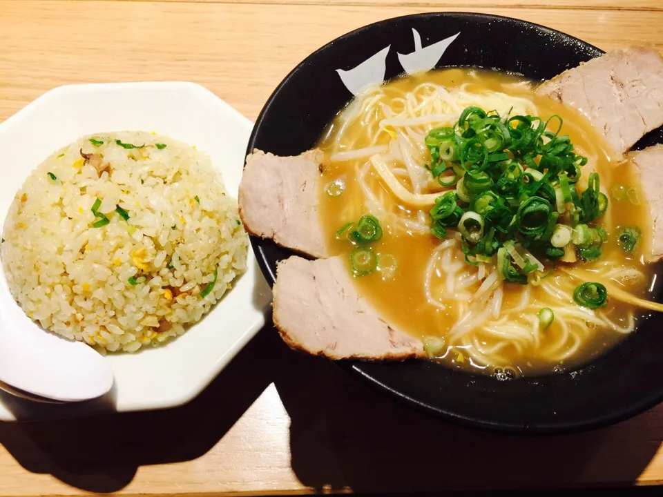 お初です。鶏白湯&焼飯 @東京|THE SUNSEAさん