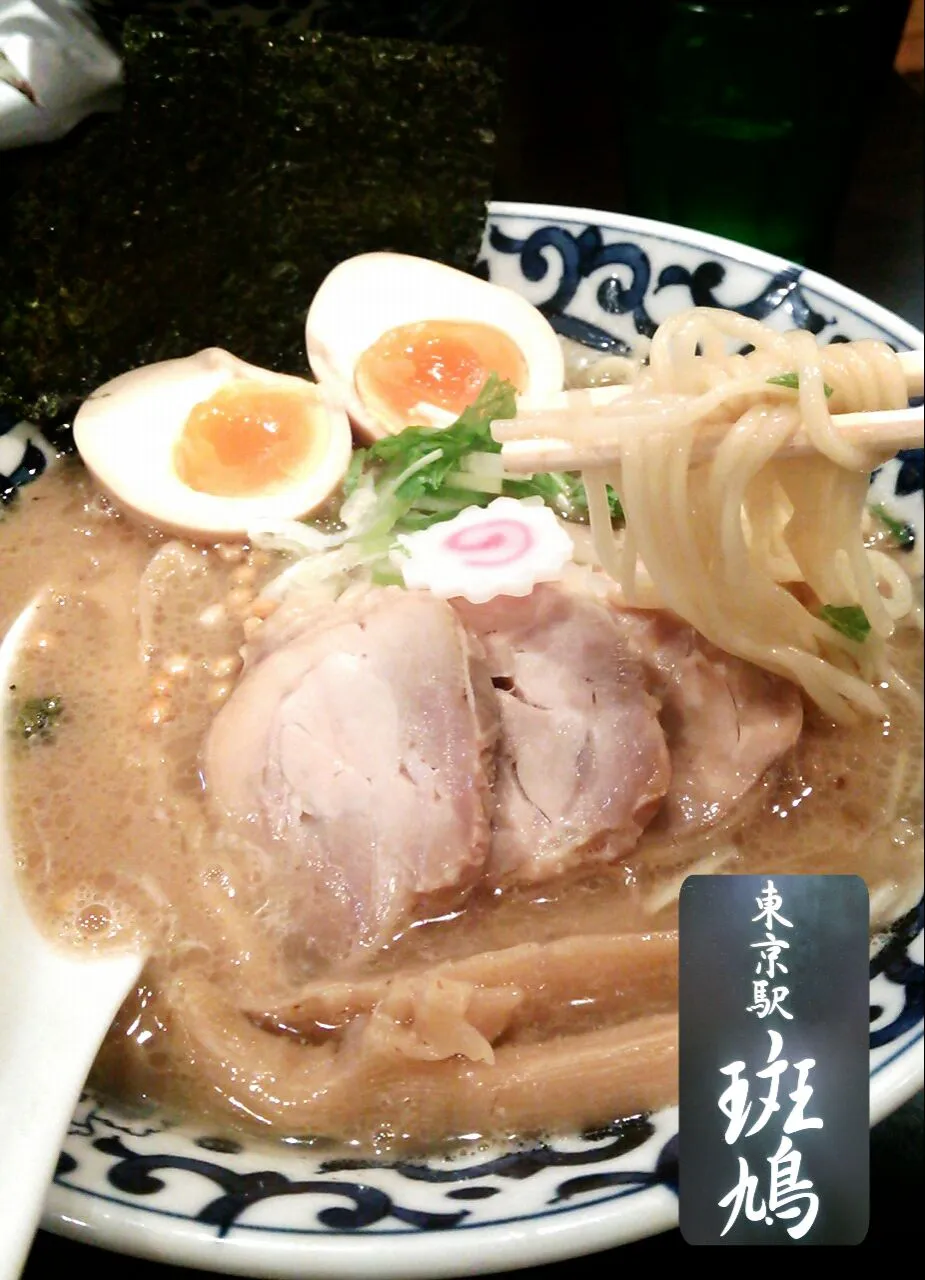 斑鳩  豚骨魚介ラー麺 全部のせ
 @東京駅ラーメンストリート|みるさん