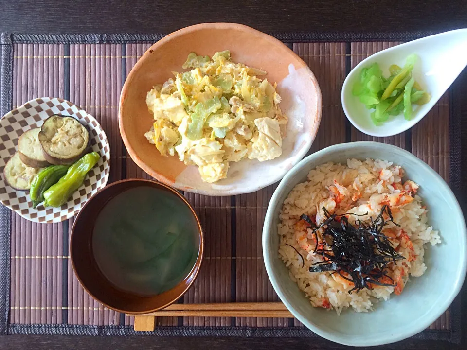 健康花咲蟹のカニ飯定食
☆花咲蟹のカニ飯
☆ゴーヤチャンプル
☆ゴーヤとセロリのピクルス
☆なすとシシトウの塩焼き
☆わかめの味噌汁|管理栄養士☆n.ayakoさん