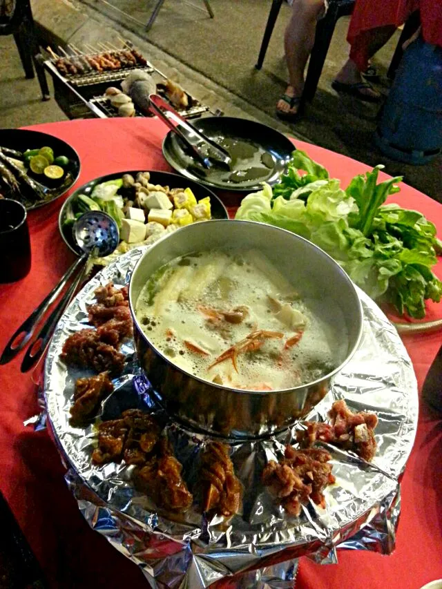 鍋、グリル、炭火焼きが出来る1度で3度美味しいスチームボート屋さん🍲|korinoさん
