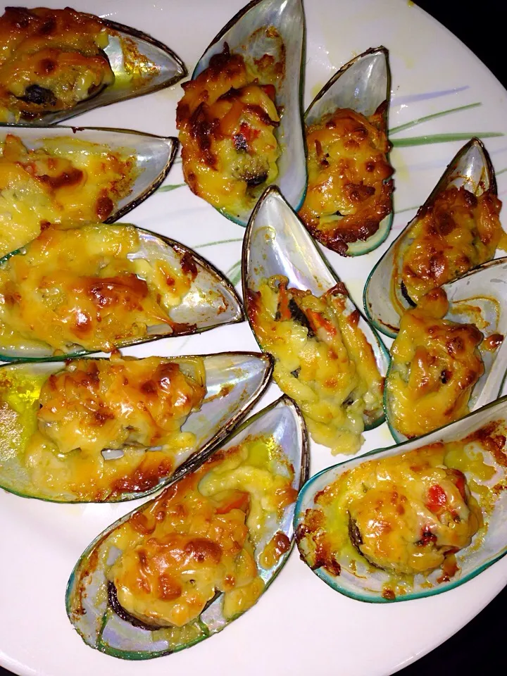 baked mussels|Carly Jhay Gregorioさん