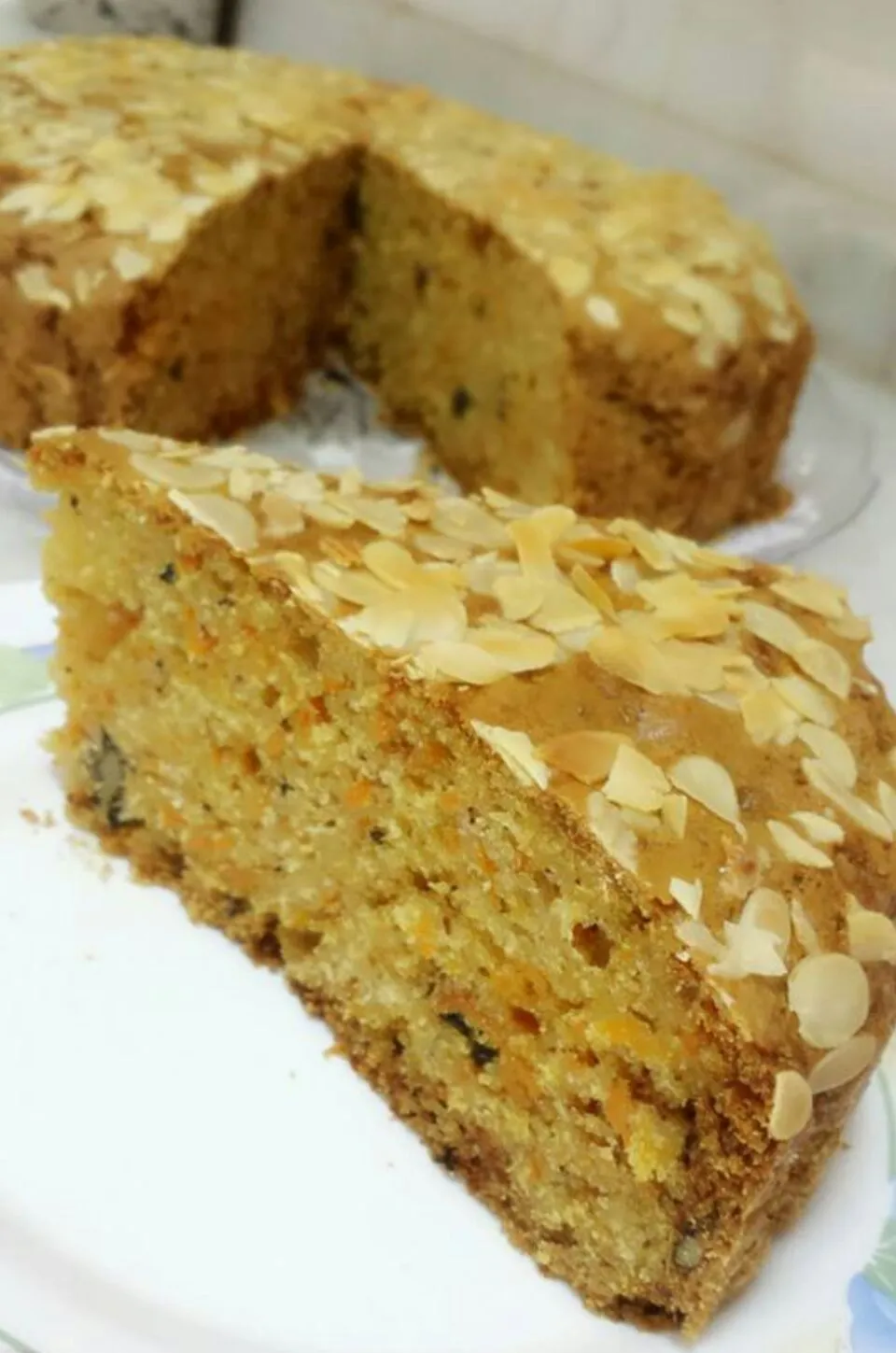 Carrot cake 

Ingredients 
4 eggs
1 cup sugar
1 cup vegetable oil
2 cups grated carrots 
2 tsp vanilla
3 cups flour
2 tsp bakjng powder
1 tsp baking soda
2 tsp |Sofie's Kitchenさん