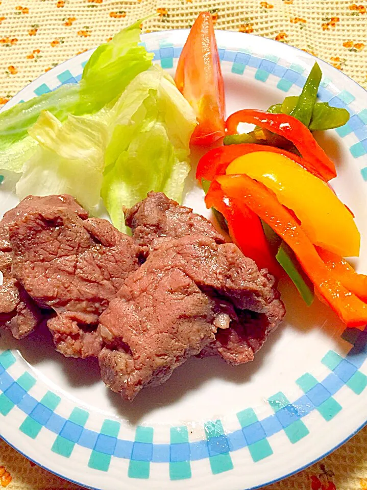 豚ヒレ肉のワイン煮 ピーマン レタス トマト|掛谷節子さん