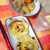 Snapdishの料理写真:ホタテチーズスパイス焼き〜
具沢山肉じゃが！|北川良子さん