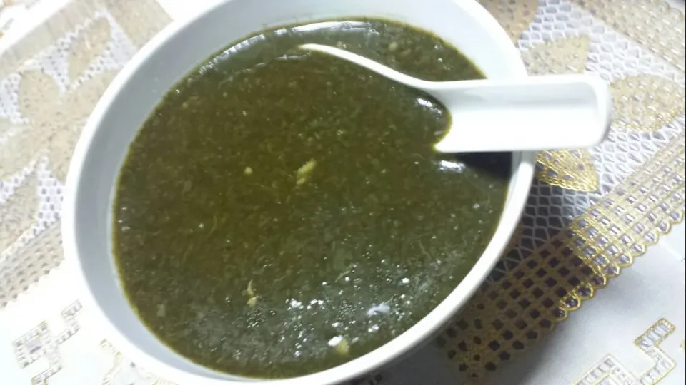 molokhia soup 

INGREDIENTS

2 tbsp of olive oil
1 chicken breast cut into small cubes
4 cups chicken or vegetable broth
1 onion, peeled and diced
Salt and pepp|Sofie's Kitchenさん