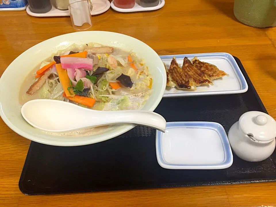 長崎ちゃんぽん麺1.5倍and餃子5個|麦汁さん