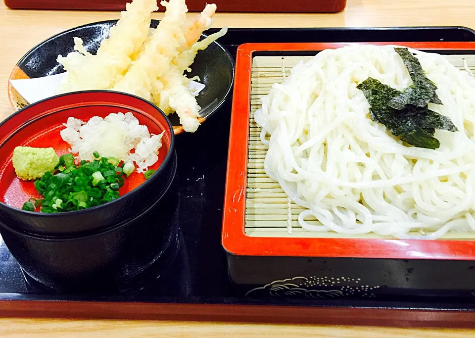 夕食 麺勝の極細てんざるうど〜〜んですませた😰
疲れた… 一日でした|keikoさん