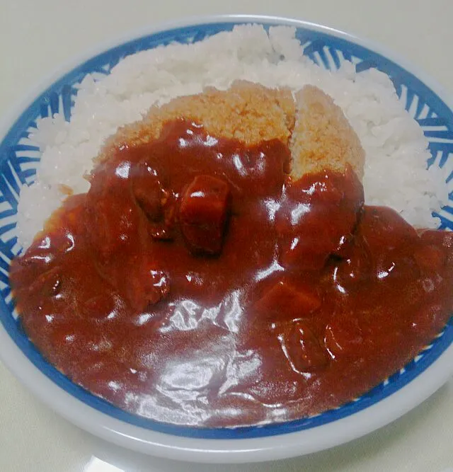 朝からカツカレー(レトルト＆メンチカツだけど)|Itaruさん