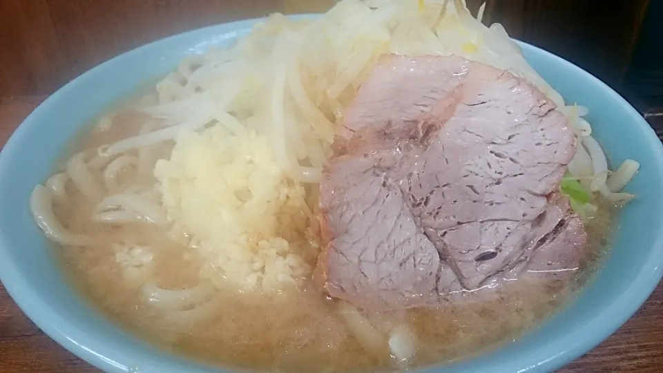 Snapdishの料理写真:二郎池袋店のラーメン+ニンニク+カラメ ＠池袋|大脇さん