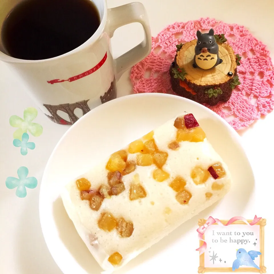 Snapdishの料理写真:今日のlunch❤︎ローソンふんわり蒸しパン（宮崎紅芋使用）|Makinsさん