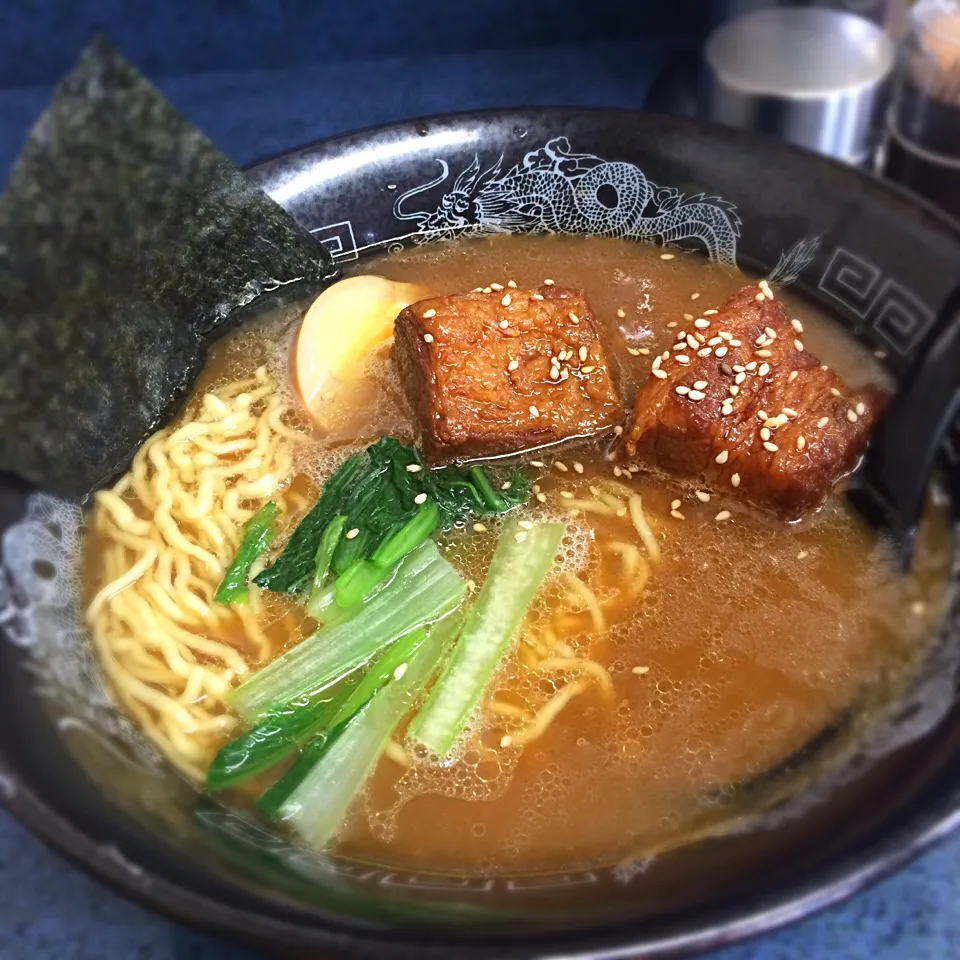 角煮とんこつ醤油ラーメン|uchikawa hiroshiさん